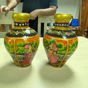 Cute matching Indian vases if you’re going for that decor, both included
